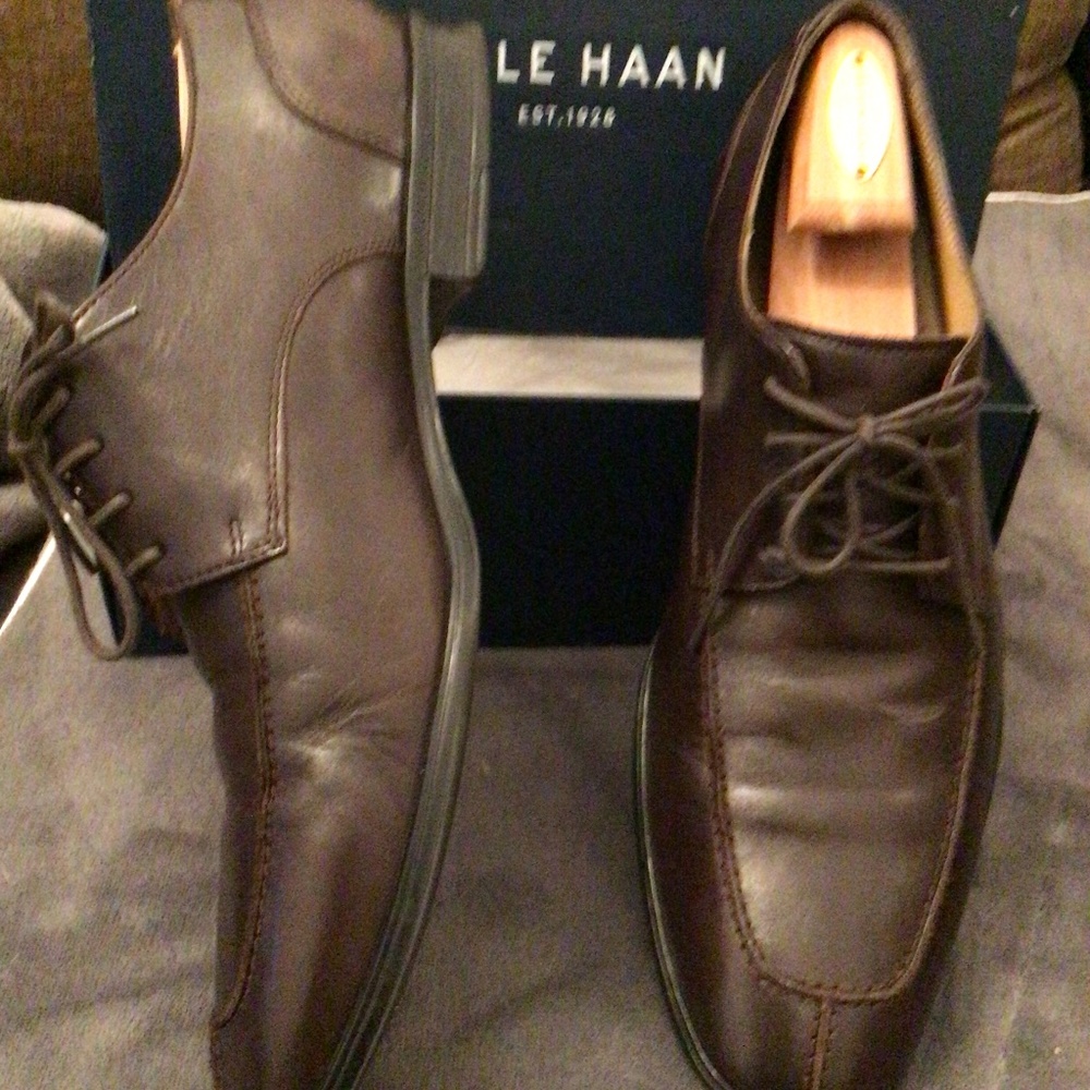 Cole Hahn lace up leather upper shoe